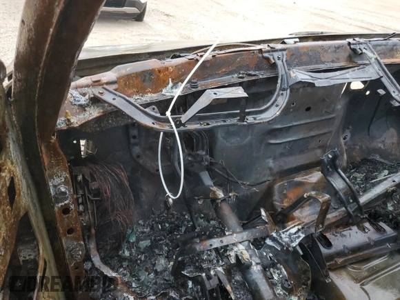 2002 GMC Sierra 1500HD SLE z VIN 1GTGC13U32F200333, wystawiony jako Copart lot #44766165 z przebiegiem Nie podano mil oraz Nie do naprawy • Non repairable. Historia ofert i sprzedaży dostępna na DreamBid. Obrazek 9.