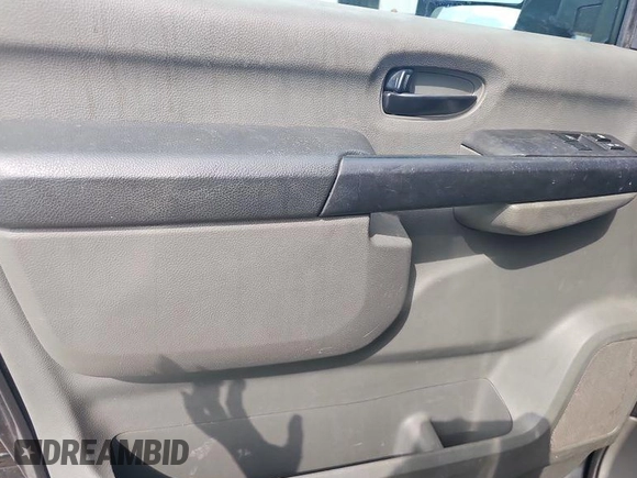 2019 Nissan NV SV z VIN 1N6BF0LY0KN803435, wystawiony jako IAAI lot #42566203 z przebiegiem 140 027 mil mil oraz . Historia ofert i sprzedaży dostępna na DreamBid. Obrazek 16.