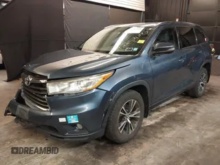 2016 Toyota Highlander XLE z VIN 5TDJKRFH8GS326488, wystawiony jako IAAI lot #42254990 z przebiegiem 120 382 mil mil oraz . Historia ofert i sprzedaży dostępna na DreamBid. Obrazek 18.