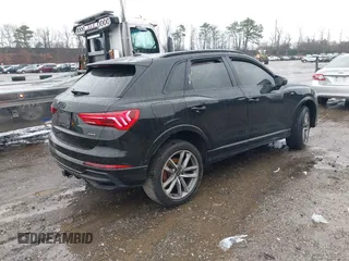 2024 Audi Q3 S line Premium Plus z VIN WA1EECF32R1043458, wystawiony jako IAAI lot #41965598 z przebiegiem 21 524 mil mil oraz . Historia ofert i sprzedaży dostępna na DreamBid. Obrazek 4.