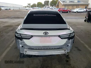 2018 Toyota Camry LE z VIN JTNB11HK8J3025709, wystawiony jako Copart lot #56763315 z przebiegiem 157 941 mil mil oraz Szkoda całkowita • Salvage title. Historia ofert i sprzedaży dostępna na DreamBid. Obrazek 6.