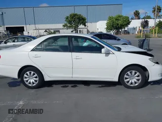 2006 Toyota Camry STD z VIN 4T1BE32KX6U671991, wystawiony jako IAAI lot #42348331 z przebiegiem 178 130 mil mil oraz . Historia ofert i sprzedaży dostępna na DreamBid. Obrazek 13.