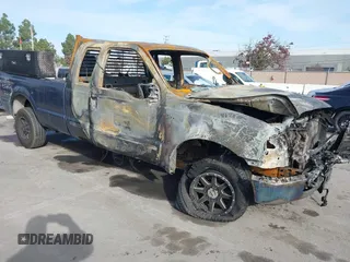 2006 Ford Super Duty F-250 XL with VIN 1FTSX21P36EB96586, listed as a IAAI auction lot 41101355 with Not Provided miles. Bid and sale history available at carsss.com. Image 1.