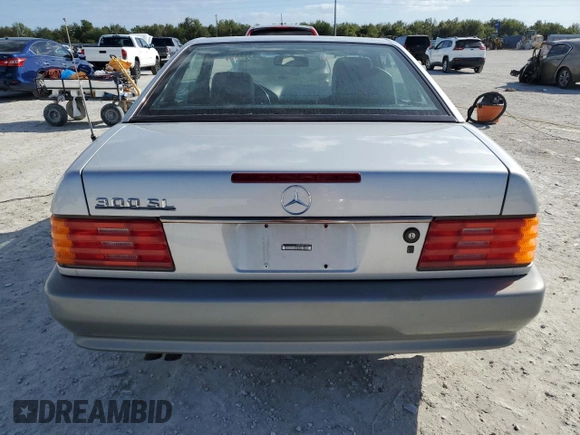 1991 MERCEDES-BENZ SL-CLASS SL with VIN WDBFA61E1MF022918, listed as a Copart auction lot 85011784 with 262,144 mi miles and Salvage Title. Bid and sale history available at DreamBid. Image 6.