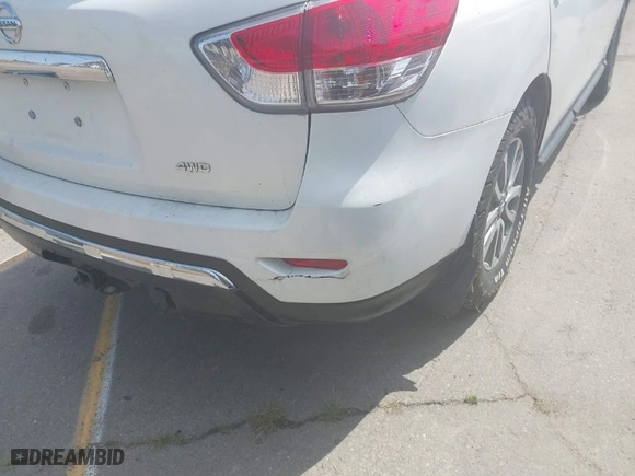 2014 Nissan Pathfinder SV with VIN 5N1AR2MM5EC647434, listed as a IAAI auction lot 41957496 with 114,420 mi miles. Bid and sale history available at carsss.com. Image 6.