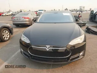2013 Tesla Model S with VIN 5YJSA1CN3DFP06986, listed as a IAAI auction lot 41271801 with 150,307 mi miles and . Bid and sale history available at DreamBid. Image 10.
