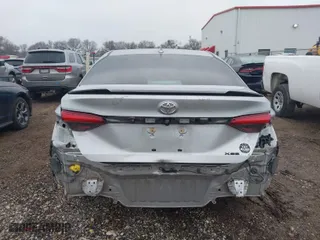 2019 Toyota Avalon XLE with VIN 4T1BZ1FB8KU006035, listed as a IAAI auction lot 41591179 with 111,917 mi miles. Bid and sale history available at carsss.com. Image 6.