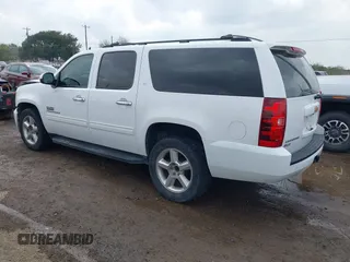 2014 Chevrolet Suburban LT with VIN 1GNSCJE04ER107836, listed as a IAAI auction lot 41698679 with 106,139 mi miles. Bid and sale history available at carsss.com. Image 3.