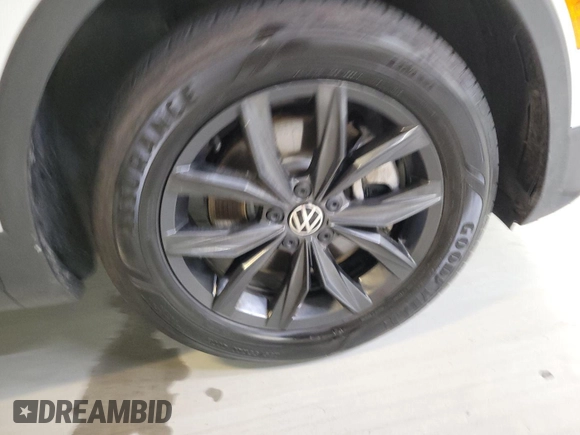 2024 Volkswagen Tiguan SE с VIN 3VV3B7AX8RM082650, выставлен на аукционе IAAI как лот 42853001 с пробегом 19 677 миль миль и . История ставок и продаж доступна на DreamBid. Изображение 28.