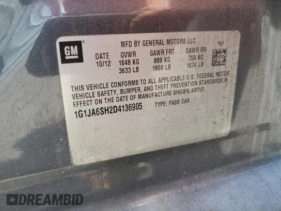 2013 Chevrolet Sonic LS z VIN 1G1JA6SH2D4136905, wystawiony jako Copart lot #55980485 z przebiegiem 176 857 mil mil oraz Nie do naprawy • Non repairable. Historia ofert i sprzedaży dostępna na DreamBid. Obrazek 12.