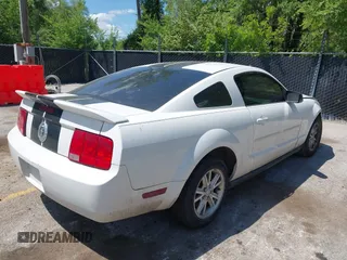 2007 Ford Mustang Deluxe z VIN 1ZVFT80N575365456, wystawiony jako IAAI lot #42195036 z przebiegiem 171 271 mil mil oraz . Historia ofert i sprzedaży dostępna na DreamBid. Obrazek 4.