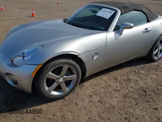 2007 Pontiac Solstice z VIN 1G2MB35B57Y111621, wystawiony jako IAAI lot #41332760 z przebiegiem 49 784 mil mil oraz . Historia ofert i sprzedaży dostępna na DreamBid. Obrazek 6.