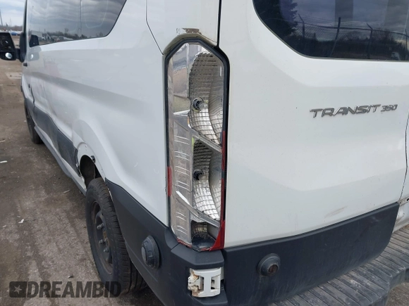 2019 Ford Transit Passenger XL z VIN 1FBZX2ZM7KKA47090, wystawiony jako IAAI lot #41823708 z przebiegiem 236 058 mil mil oraz . Historia ofert i sprzedaży dostępna na DreamBid. Obrazek 20.