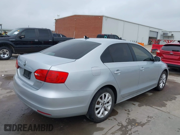 2013 Volkswagen Jetta SE with VIN 3VWDX7AJXDM373706, listed as a IAAI auction lot 42161655 with 202,471 mi miles and . Bid and sale history available at DreamBid. Image 4.