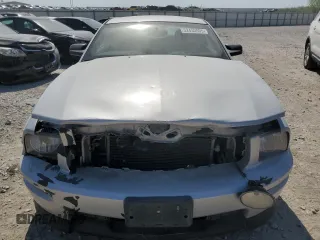 2006 Ford Mustang GT Deluxe z VIN 1ZVFT82H565248899, wystawiony jako Copart lot #52450805 z przebiegiem 166 284 mil mil oraz Czysty tytuł • Clean title. Historia ofert i sprzedaży dostępna na DreamBid. Obrazek 5.