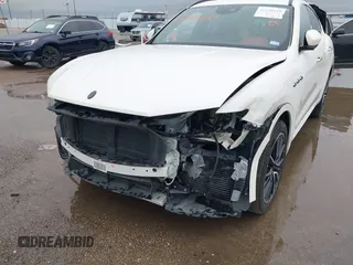 2018 Maserati Levante S GranSport z VIN ZN661YUS5JX301985, wystawiony jako IAAI lot #42180610 z przebiegiem 61 795 mil mil oraz . Historia ofert i sprzedaży dostępna na DreamBid. Obrazek 6.