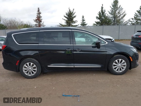 2018 Chrysler Pacifica Touring L z VIN 2C4RC1BG3JR233506, wystawiony jako IAAI lot #42186208 z przebiegiem 74 198 mil mil oraz . Historia ofert i sprzedaży dostępna na DreamBid. Obrazek 14.