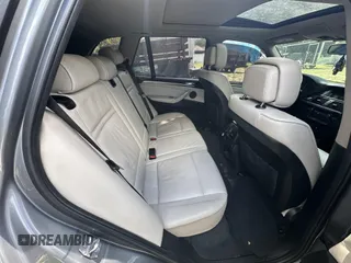 2013 BMW X5 xDrive35i z VIN 5UXZV4C56D0G52619, wystawiony jako IAAI lot #41990893 z przebiegiem 107 080 mil mil oraz . Historia ofert i sprzedaży dostępna na DreamBid. Obrazek 8.
