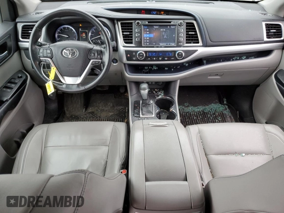 2018 Toyota Highlander SE with VIN 5TDJZRFH2JS497739, listed as a Copart auction lot 47561755 with 58,945 mi miles and Salvage title. Bid and sale history available at DreamBid. Image 8.