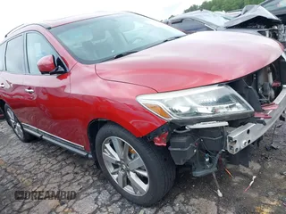 2015 Nissan Pathfinder S z VIN 5N1AR2MN6FC714004, wystawiony jako IAAI lot #42196196 z przebiegiem 132 662 mil mil oraz . Historia ofert i sprzedaży dostępna na DreamBid. Obrazek 1.