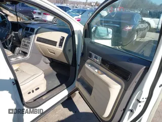 2008 Lincoln MKX with VIN 2LMDU68C28BJ05981, listed as a IAAI auction lot 41571590 with 1 mi miles. Bid and sale history available at carsss.com. Image 5.