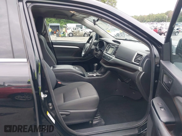 2018 Toyota Highlander LE with VIN 5TDZZRFH2JS246805, listed as a IAAI auction lot 42697587 with 287,457 mi miles and . Bid and sale history available at DreamBid. Image 5.
