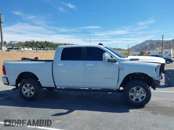 2024 Ram 2500 Laramie z VIN 3C6UR5FL2RG267971, wystawiony jako IAAI lot #41707239 z przebiegiem 22 898 mil mil oraz . Historia ofert i sprzedaży dostępna na DreamBid. Obrazek 13.