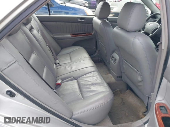2006 Toyota Camry LE z VIN 4T1BF30K96U119883, wystawiony jako IAAI lot #41858665 z przebiegiem 228 340 mil mil oraz . Historia ofert i sprzedaży dostępna na DreamBid. Obrazek 8.