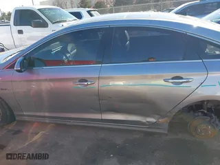 2016 Hyundai Sonata Hybrid Limited with VIN KMHE34L1XGA022774, listed as a IAAI auction lot 41333870 with 145,755 mi miles. Bid and sale history available at carsss.com. Image 15.