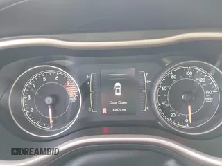 2018 Jeep Cherokee Latitude с VIN 1C4PJLCXXJD556624, выставлен на аукционе IAAI как лот 42464810 с пробегом 63 570 миль миль и . История ставок и продаж доступна на DreamBid. Изображение 7.