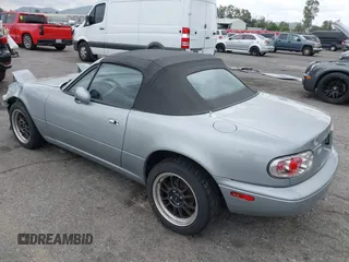 1992 Mazda MX-5 Miata z VIN JM1NA3514N0314487, wystawiony jako IAAI lot #42036631 z przebiegiem 125 882 mil mil oraz . Historia ofert i sprzedaży dostępna na DreamBid. Obrazek 3.