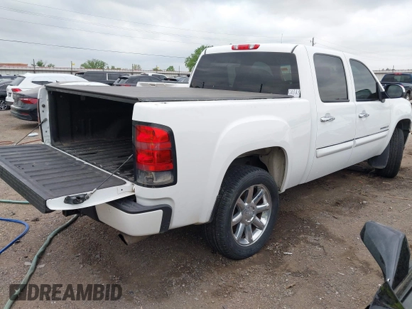 2008 GMC Sierra Denali z VIN 2GTEK638381328517, wystawiony jako IAAI lot #42074746 z przebiegiem 193 833 mil mil oraz . Historia ofert i sprzedaży dostępna na DreamBid. Obrazek 4.