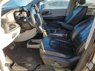 2017 Chrysler Pacifica Touring L with VIN 2C4RC1BG7HR569315, listed as a Copart auction lot 47018605 with 131,519 mi miles and Salvage Title. Bid and sale history available at DreamBid. Image 7.