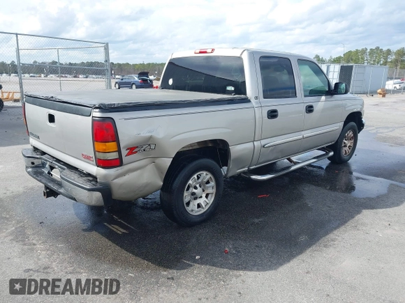 2005 GMC Sierra 1500 SLT z VIN 2GTEK13T351363383, wystawiony jako IAAI lot #41703776 z przebiegiem 142 722 mil mil oraz . Historia ofert i sprzedaży dostępna na DreamBid. Obrazek 4.