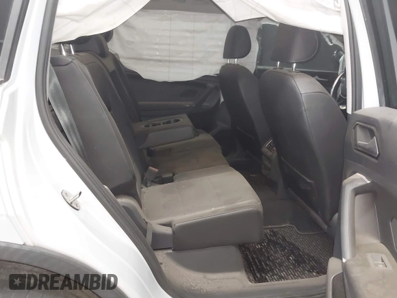 2018 Volkswagen Tiguan SEL with VIN 3VV3B7AX8JM088727, listed as a IAAI auction lot 42639339 with Not provided miles and . Bid and sale history available at DreamBid. Image 8.