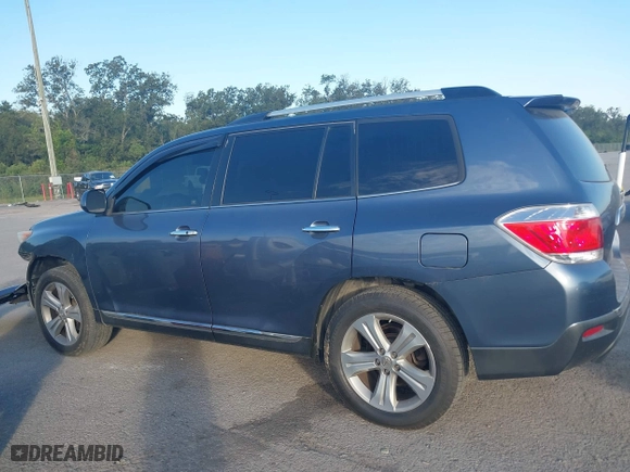2013 Toyota Highlander Limited with VIN 5TDYK3EH2DS122634, listed as a IAAI auction lot 40491413 with 230,275 mi miles. Bid and sale history available at carsss.com. Image 14.