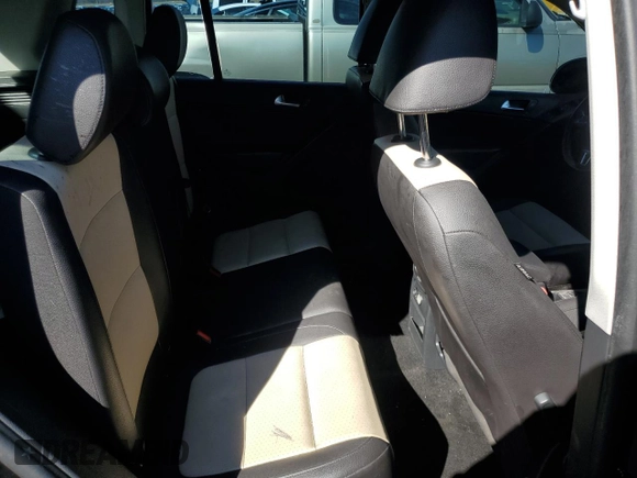 2017 Volkswagen Tiguan S with VIN WVGBV7AX7HK003956, listed as a Copart auction lot 49468515 with 142,699 mi miles and Clean Title. Bid and sale history available at DreamBid. Image 11.