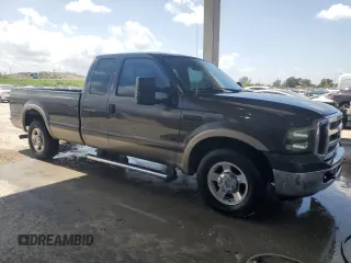 2005 Ford F-250 XL z VIN 1FTSX20P95EB03036, wystawiony jako Copart lot #52512595 z przebiegiem 135 678 mil mil oraz Czysty tytuł • Clean title. Historia ofert i sprzedaży dostępna na DreamBid. Obrazek 4.