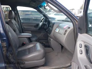 2002 Ford Escape XLT Choice with VIN 1FMYU04172KA40251, listed as a IAAI auction lot 41895889 with 214,935 mi miles and . Bid and sale history available at carsss.com. Image 5.
