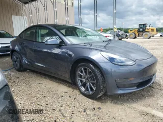 2022 Tesla Model 3 z VIN 5YJ3E1EA3NF287056, wystawiony jako Copart lot #58954225 z przebiegiem 132 196 mil mil oraz Czysty tytuł • Clean title. Historia ofert i sprzedaży dostępna na DreamBid. Obrazek 4.