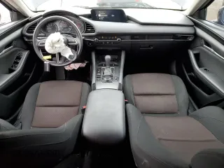 2021 Mazda 3 S z VIN JM1BPAAL8M1323750, wystawiony jako Copart lot #60162145 z przebiegiem 53 235 mil mil oraz Szkoda całkowita • Salvage title. Historia ofert i sprzedaży dostępna na DreamBid. Obrazek 8.