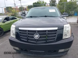 2008 Cadillac Escalade z VIN 1GYFK63848R223426, wystawiony jako IAAI lot #41981521 z przebiegiem 136 773 mil mil oraz . Historia ofert i sprzedaży dostępna na DreamBid. Obrazek 12.
