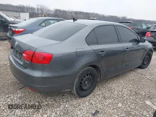 2012 Volkswagen Jetta Sedan SE w/Convenience PZEV with VIN 3VWDP7AJ1CM397004, listed as a IAAI auction lot 41563799 with 166,008 mi miles. Bid and sale history available at carsss.com. Image 4.