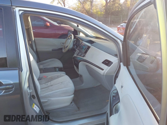 2011 Toyota Sienna LE AAS with VIN 5TDKK3DC2BS070656, listed as a IAAI auction lot 41034261 with 259,239 mi miles. Bid and sale history available at carsss.com. Image 5.