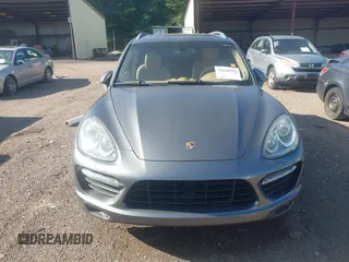 2012 Porsche Cayenne Turbo z VIN WP1AC2A29CLA81105, wystawiony jako IAAI lot #42618593 z przebiegiem 173 873 mil mil oraz . Historia ofert i sprzedaży dostępna na DreamBid. Obrazek 6.