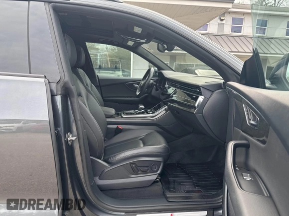 2019 Audi Q8 Premium Plus with VIN WA1EVAF10KD015763, listed as a IAAI auction lot 41925195 with 134,540 mi miles. Bid and sale history available at carsss.com. Image 5.