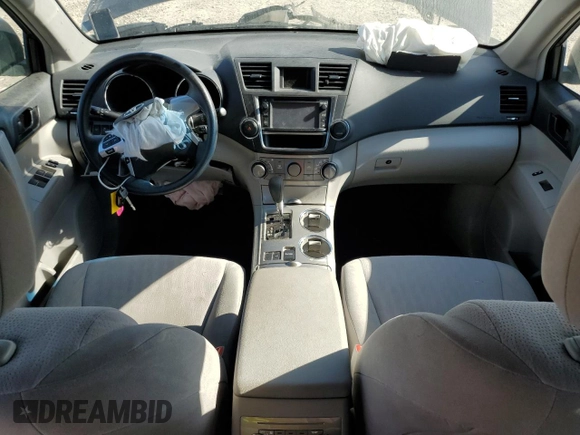 2013 Toyota Highlander with VIN 5TDZA3EH1DS034519, listed as a Copart auction lot 55595415 with Not Provided miles and Non Repairable. Bid and sale history available at DreamBid. Image 8.