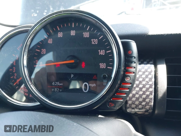 2015 MINI Hardtop 4 Door S z VIN WMWXU3C58F2B57218, wystawiony jako IAAI lot #42361437 z przebiegiem 96 984 mil mil oraz . Historia ofert i sprzedaży dostępna na DreamBid. Obrazek 7.