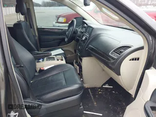 2016 Chrysler Town & Country Touring with VIN 2C4RC1BG4GR231224, listed as a IAAI auction lot 41750794 with 225,907 mi miles. Bid and sale history available at carsss.com. Image 5.