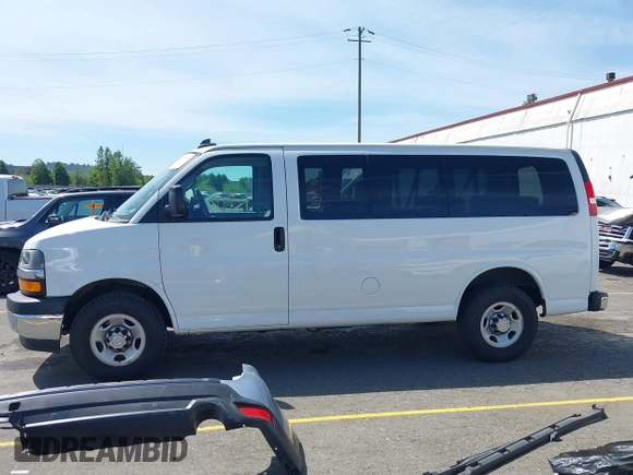 2020 Chevrolet Express Passenger z VIN 1GAWGFFGXL1155840, wystawiony jako IAAI lot #42207765 z przebiegiem 72 439 mil mil oraz . Historia ofert i sprzedaży dostępna na DreamBid. Obrazek 14.